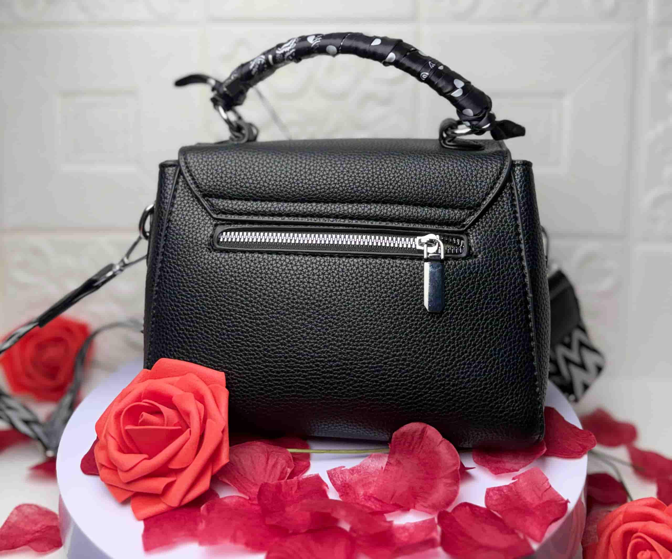 The Statement Companion (black)