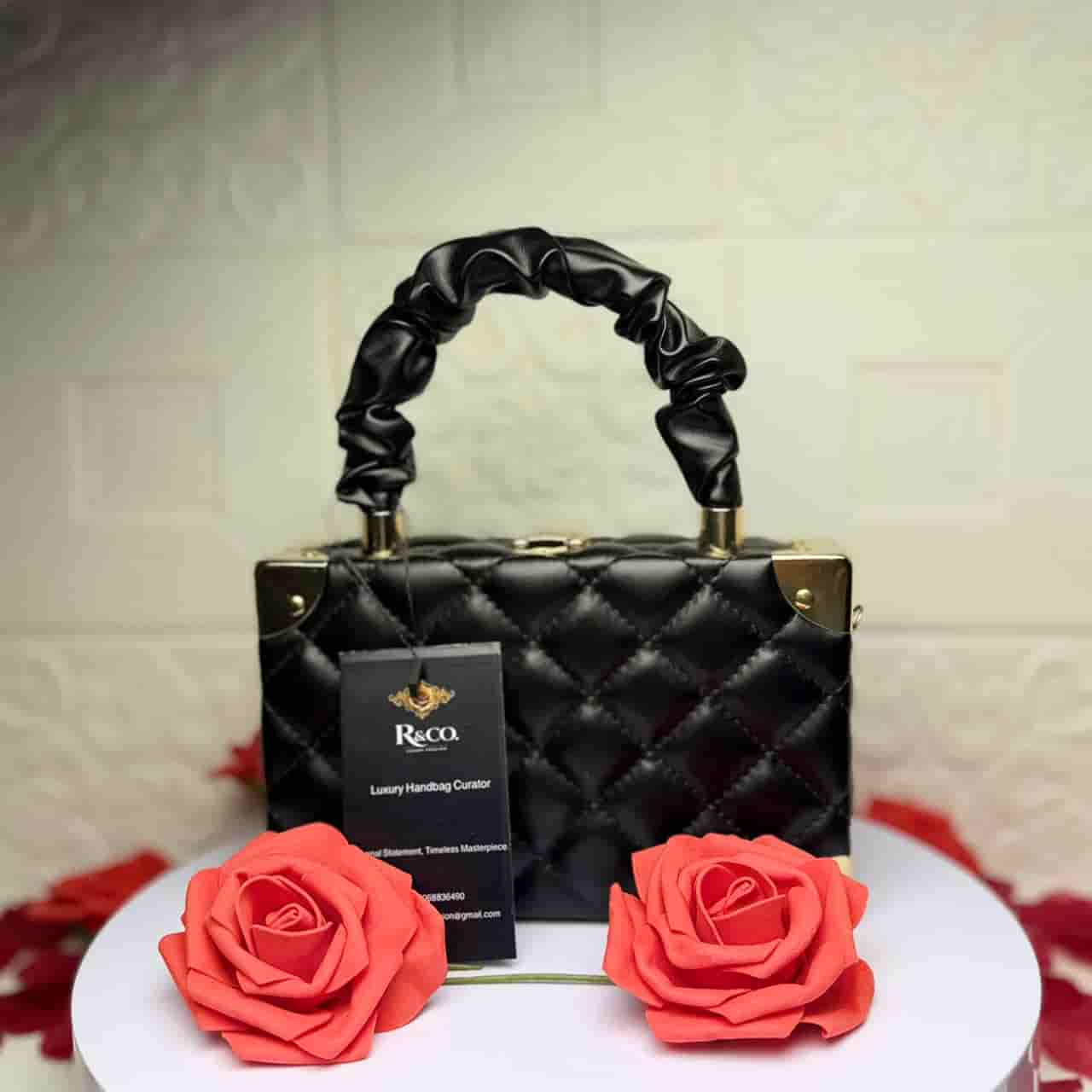 The Feminine Form (black)